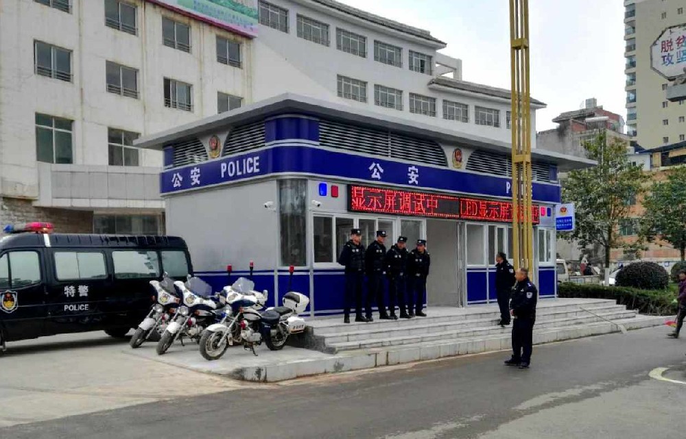 春节前夕，坚守在岗位的警务人员