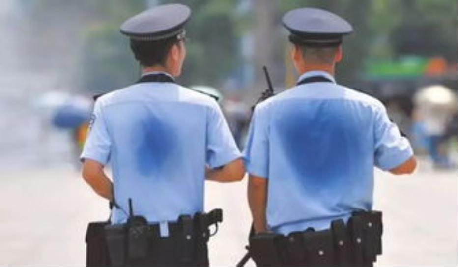 我们能为辛勤工作饱受风吹日晒的民警同志做些什么呢？
